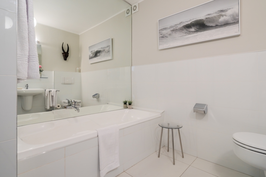 To Let 2 Bedroom Property for Rent in Bantry Bay Western Cape